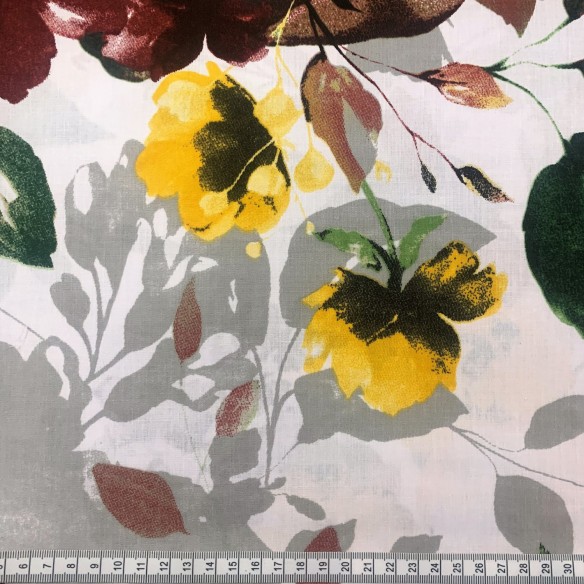 Бавовняна тканина - жовті, бордові та зелені квіти