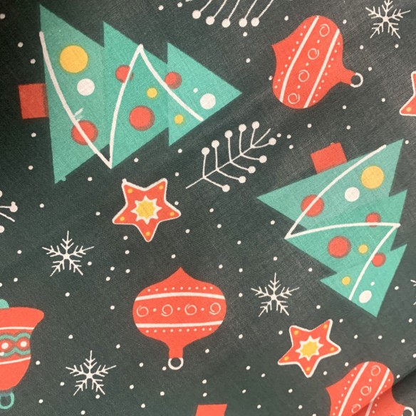 Tkanina bawełniana - Świąteczna choinki dzwonki i bombki na zielonym