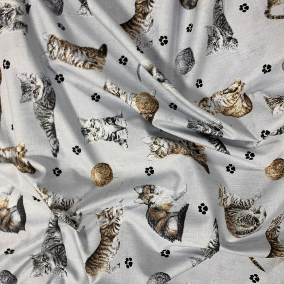 Бавовняна тканина - котячі лапи та пряжа на світло-сірому