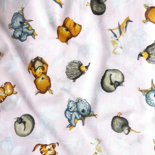 Tkanina bawełniana - Zwierzątka na różowym tle