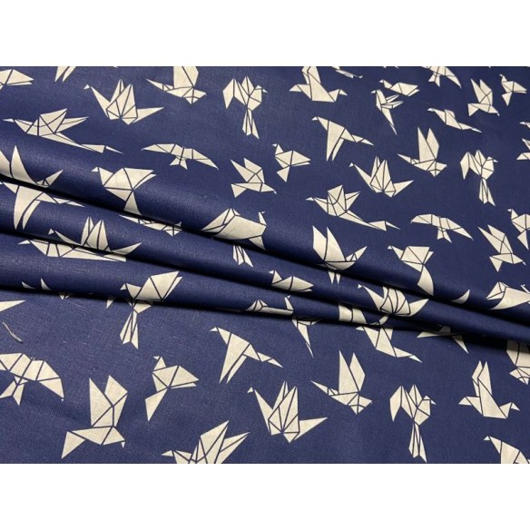 Бавовняна тканина - Орігамі ластівки на темно-синьому