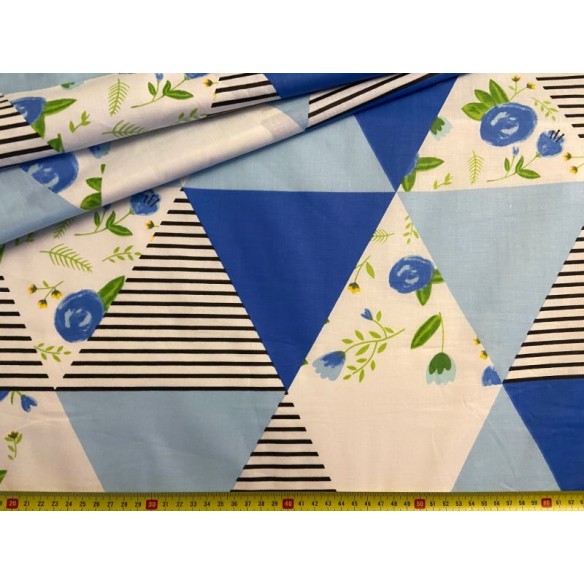 Tkanina bawełniana - Trójkąty i kwiaty patchwork niebieskie