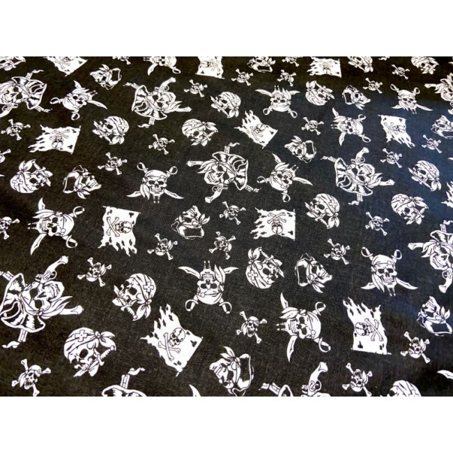 Бавовняна тканина - піратські черепи на чорному